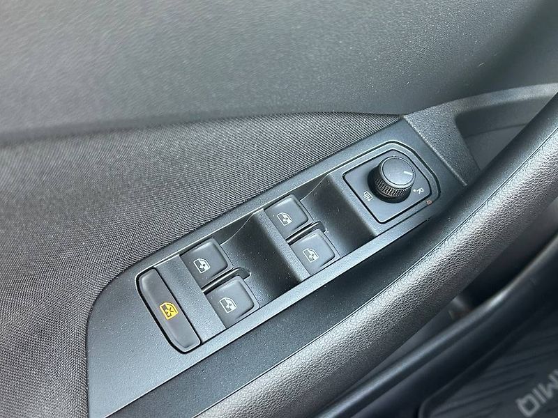 Škoda Kamiq Selection 6MP 1,0TSI - fotka 19 z 23