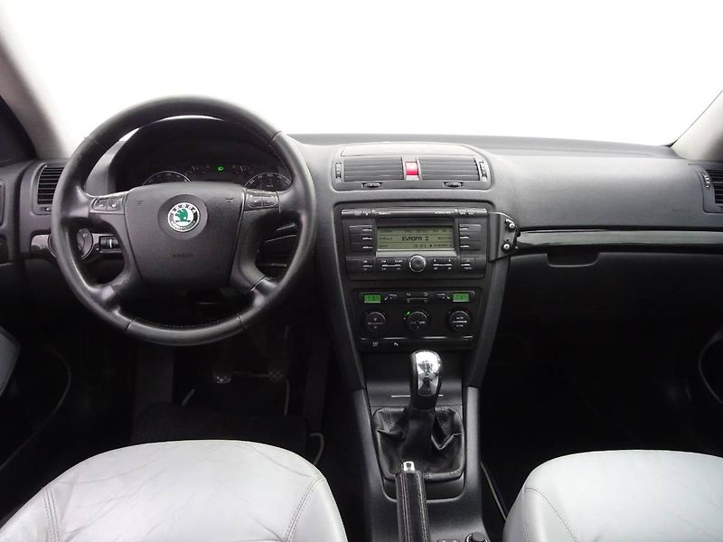 Škoda Octavia (2008) 2,0 TDi/103kW Laurin & Klement - fotka 5 z 26