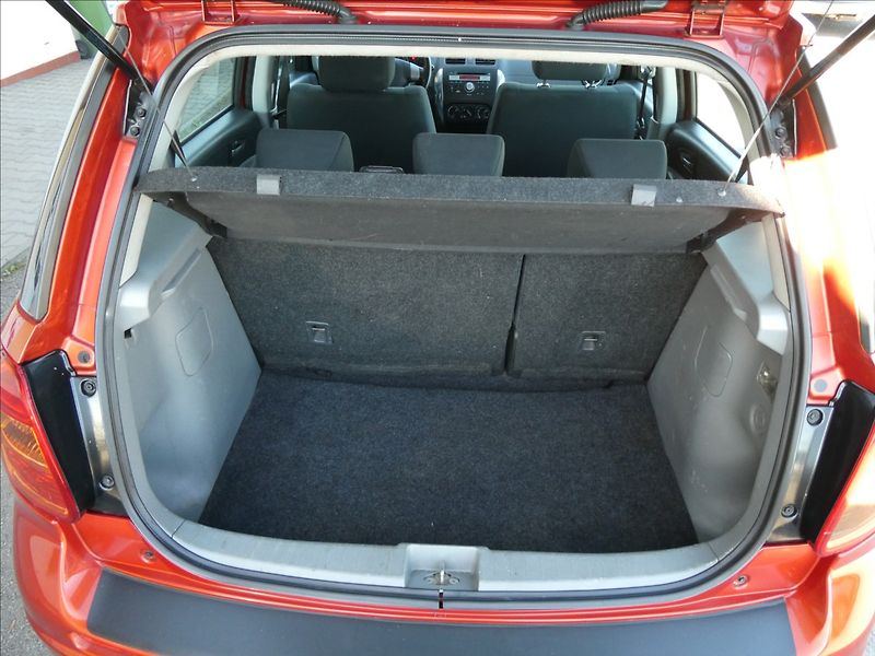 Suzuki SX4 1,5 73kW GLX,2x kola,závěs,kli - fotka 23 z 39