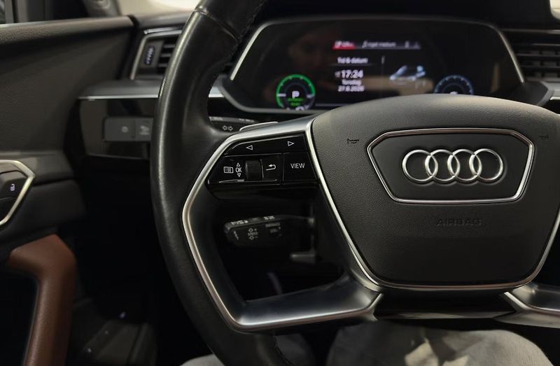 Audi Q8 e-tron 50 Q SoH 95% 360Kam Vzduch LED - fotka 11 z 26