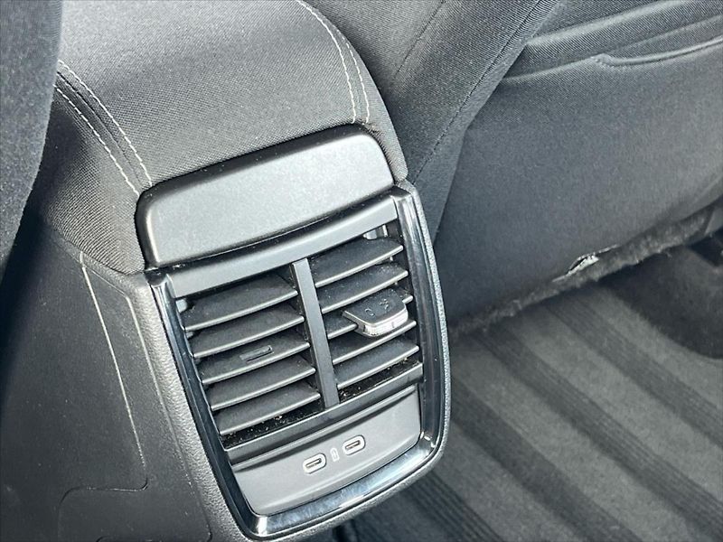 Škoda Kamiq 1,0 TSi 85kW SELECTION - fotka 21 z 24