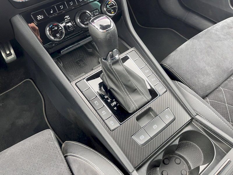 Škoda Superb (2022) Sportline 2.0 TDI 147kW DSG - fotka 12 z 35
