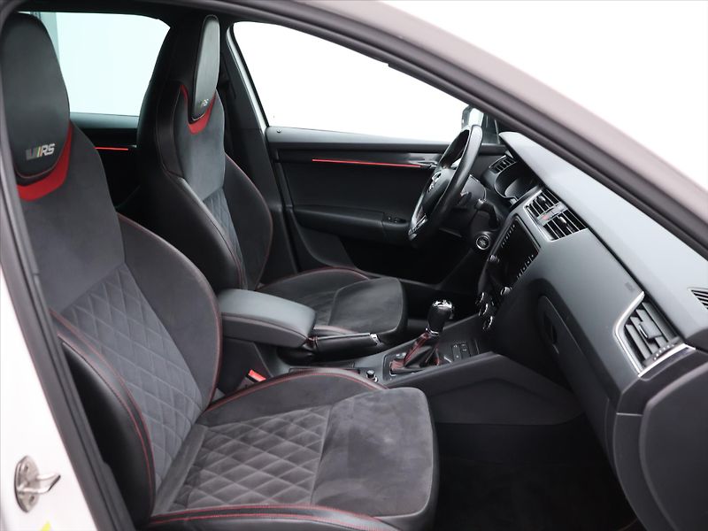 Škoda Octavia 2,0 TSI DSG RS230 CZ Challenge - fotka 12 z 34