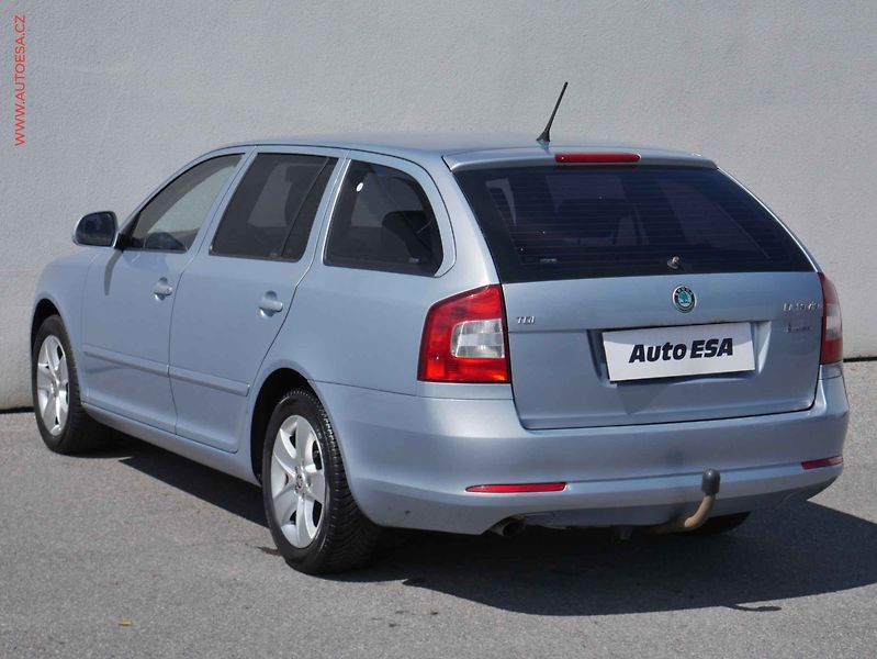 Škoda Octavia (2011) 1.6TDi, ČR, Klima - fotka 6 z 15