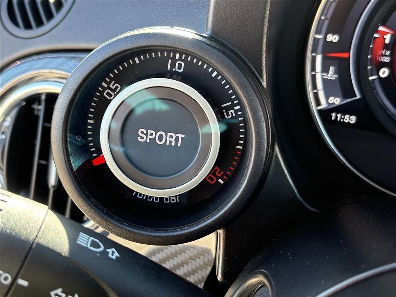 Abarth 595C 1,4 ESSEESSE 132 kW,Xenon,Navi - fotka 19 z 42