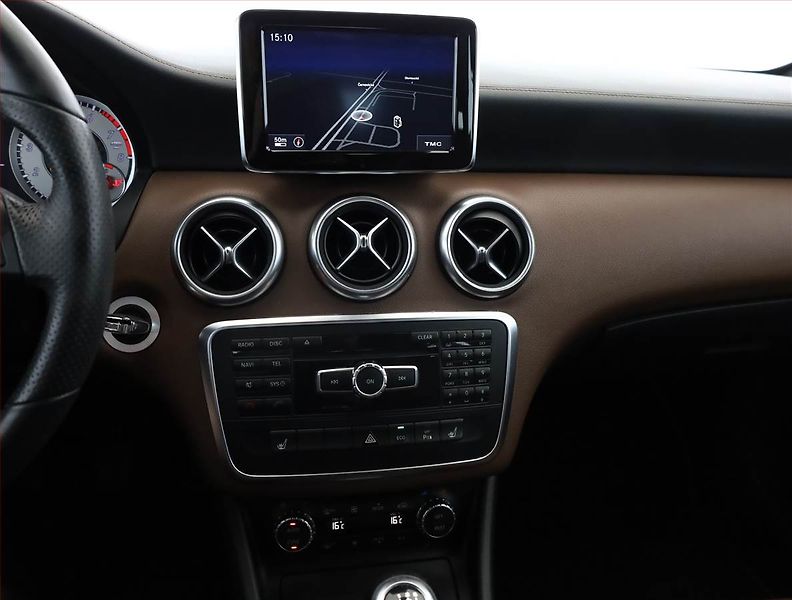 Mercedes-Benz Třídy A (2012) A 180, Kůže, Navi, Bi-Xenony - fotka 10 z 17