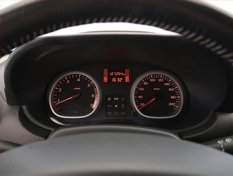 Dacia Duster (2011) 1.5 dCi, Park. senzory - fotka 11 z 15