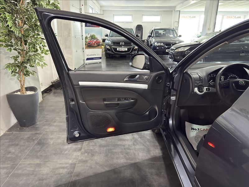 Škoda Octavia 1,4   TSI FAMILY XENON ŠÍBR TZ - fotka 6 z 45