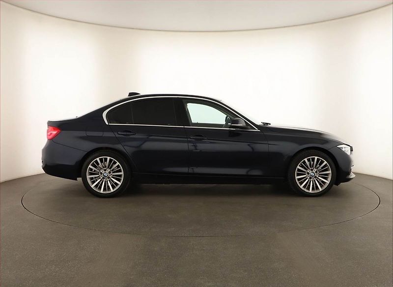 BMW Řada 3 (2015) 330 d, 4X4, Automat, Kůže - fotka 6 z 19