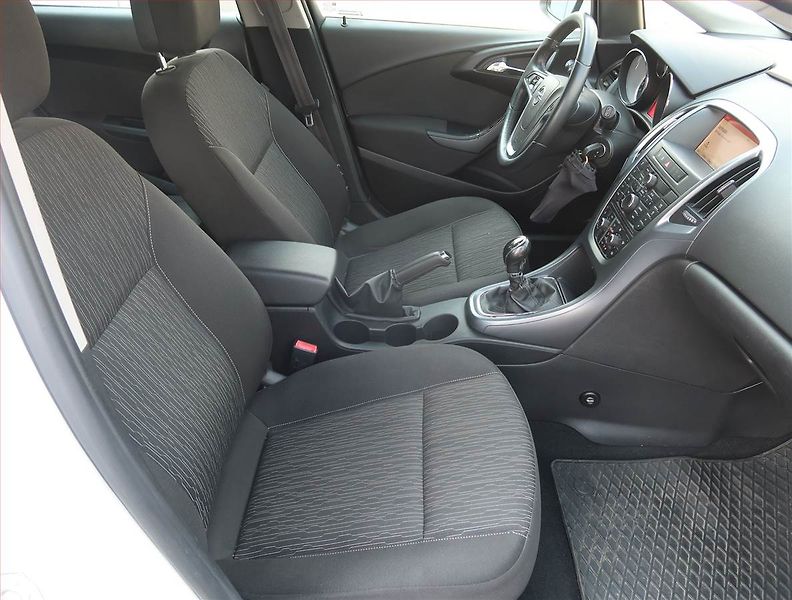 Opel Astra (2016) 1.6 CDTI, Tempomat - fotka 9 z 15