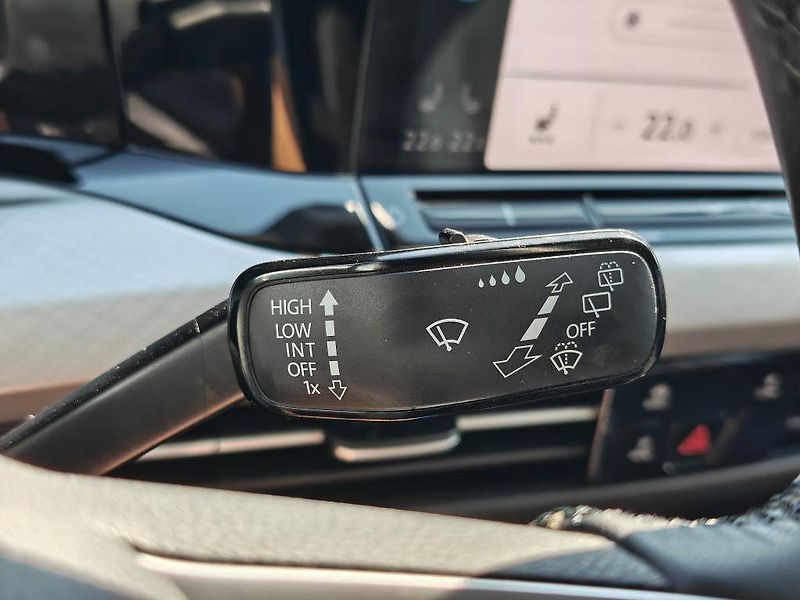 Volkswagen Golf Life 6G 1,0TSi - fotka 14 z 22