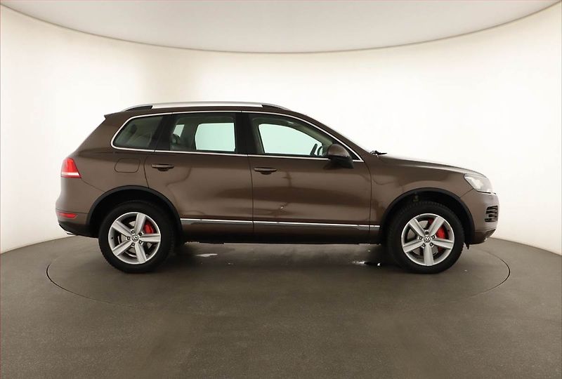 Volkswagen Touareg (2010) 4.2 V8 TDi, 4X4, Automat - fotka 6 z 18