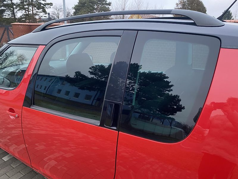 Škoda Roomster (2014) 1.2TSi MODEL NOIRE - fotka 46 z 65