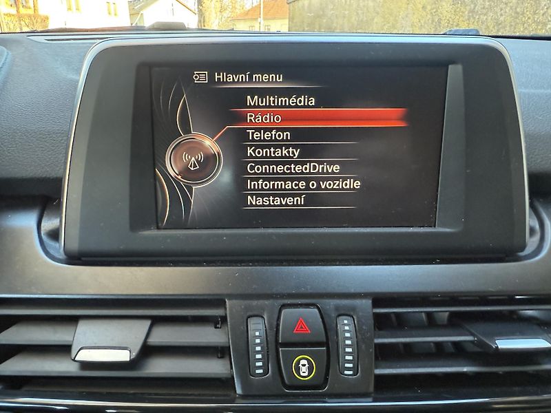 BMW Řada 2 218i Active Tourer - fotka 19 z 21