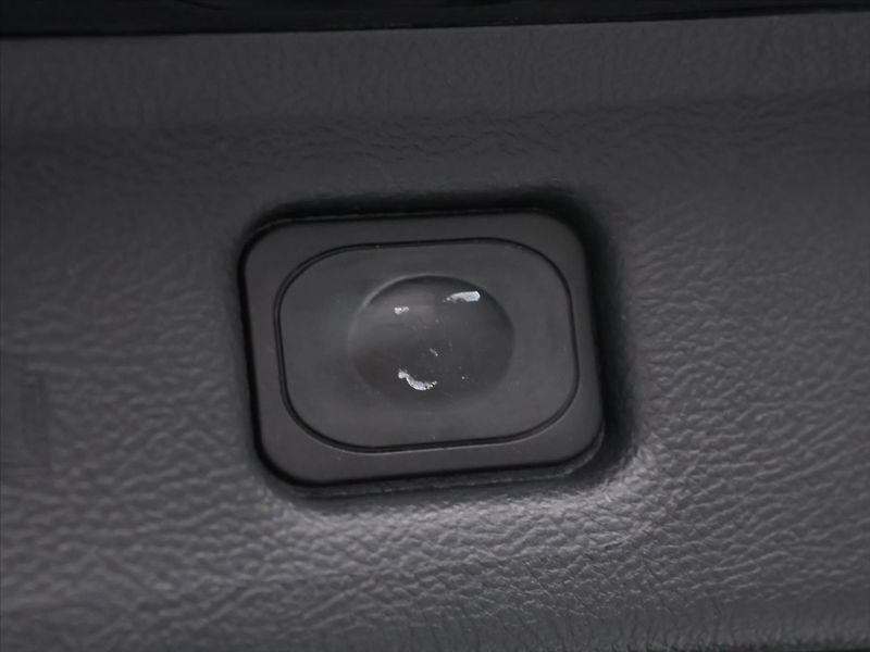 Ford S-MAX 2,0 TDCi Aut. Titanium 7-Míst - fotka 11 z 39