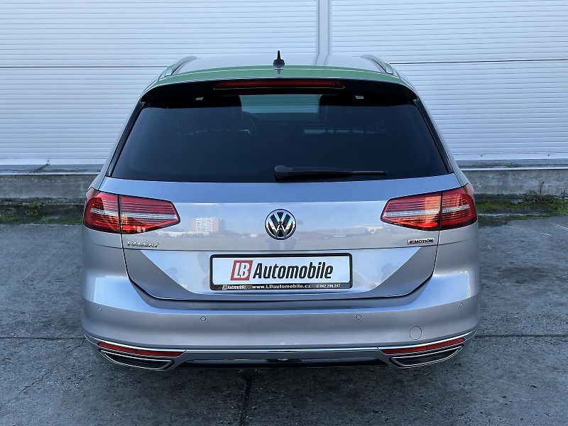 Volkswagen Passat 2.0TDi 4x4 DSG R-Line KAMERA+P - fotka 5 z 44