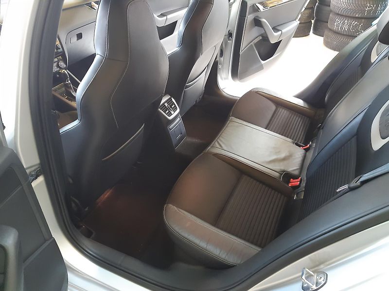 Škoda Octavia 2.0 TDI RS COMBI NAVI - fotka 21 z 29