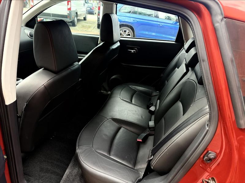 Nissan Qashqai 2,0 i Tekna - fotka 21 z 23