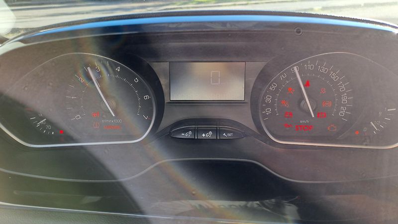 Peugeot 208 1.2 PureTech Active - fotka 22 z 26