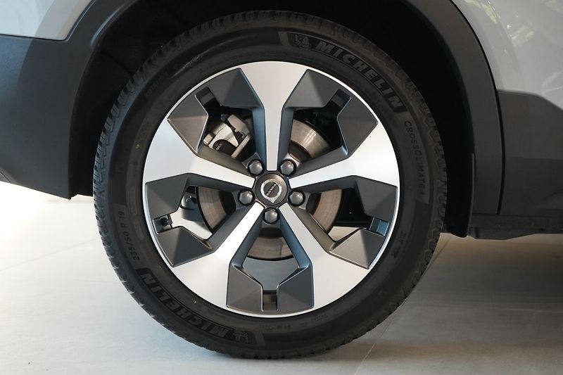 Volvo XC40 B3 Plus Dark, ACC, BLIS - fotka 7 z 43