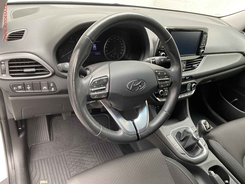 Hyundai i30 (2020) 1.4 T-GDi FastBack, 1.maj,ČR - fotka 13 z 19