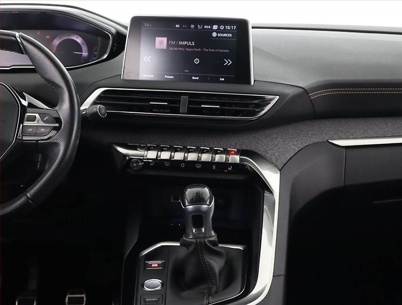 Peugeot 3008 (2016) GT Line 1.2 PureTech - fotka 12 z 22