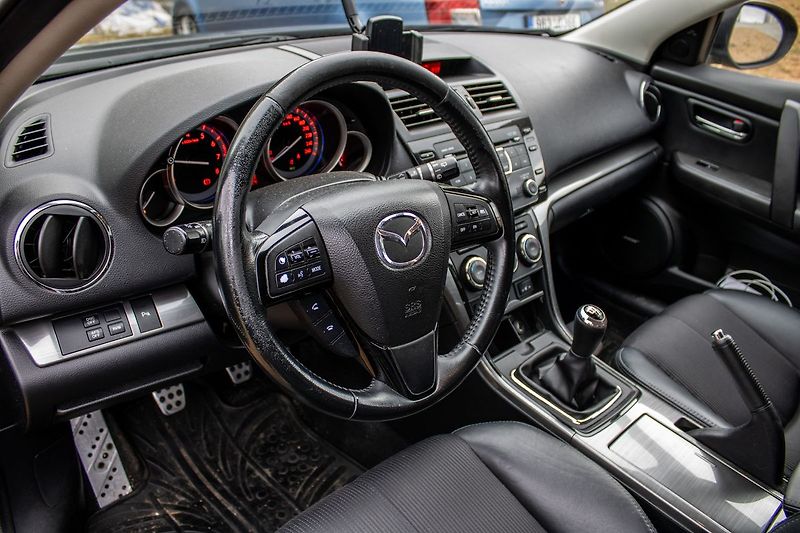 Mazda 6 GH 2010 114kW - fotka 9 z 29