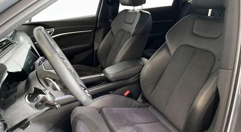 Audi Q8 e-tron 50 Q SoH 94% Kamera Vzduch LED - fotka 9 z 14