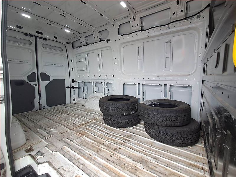 Volkswagen Crafter (2023) 2.0 TDI, L3H3, ČR, 1Maj - fotka 16 z 21