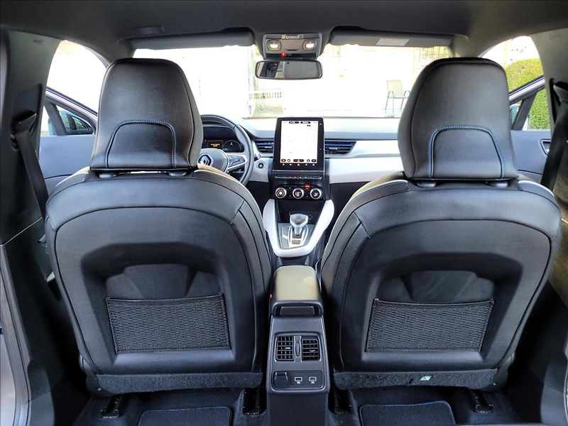Renault Captur 1,6 E-Tech PHEV Intense - fotka 41 z 49