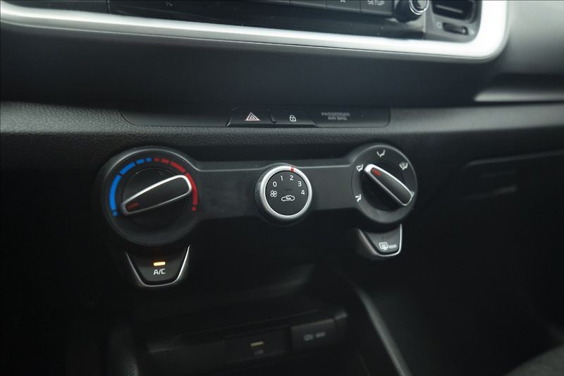 Kia Stonic 1,2 CVVT 1. MAJITEL ČR DPH - fotka 21 z 32