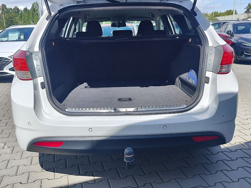 Hyundai i40 1.7 CRDI/100kW Experience AT - fotka 9 z 29