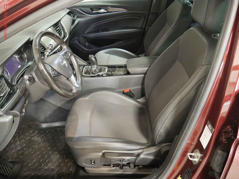 Opel Insignia (2018) 2.0 CDTI 4x4, 2.maj, LED - fotka 9 z 22