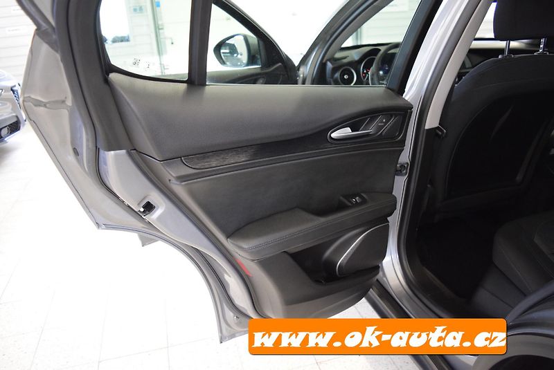 Alfa Romeo Stelvio 2.2 JTD Q4 SPORT 150 kW - DPH - fotka 25 z 60