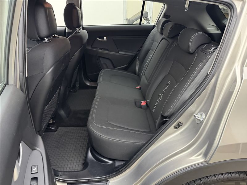 Kia Sportage 2,0 4X4 DPH VÝHŘEV TAŽNÉ ČR - fotka 28 z 33