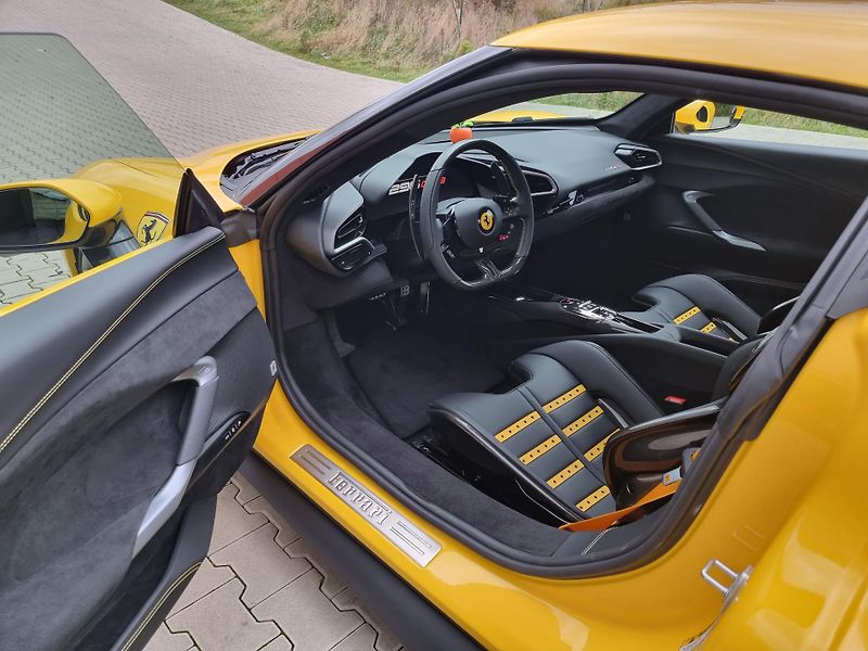 Ferrari 296 GTB (2024) LIFT JBL CARBON RACING ADAS - fotka 7 z 21