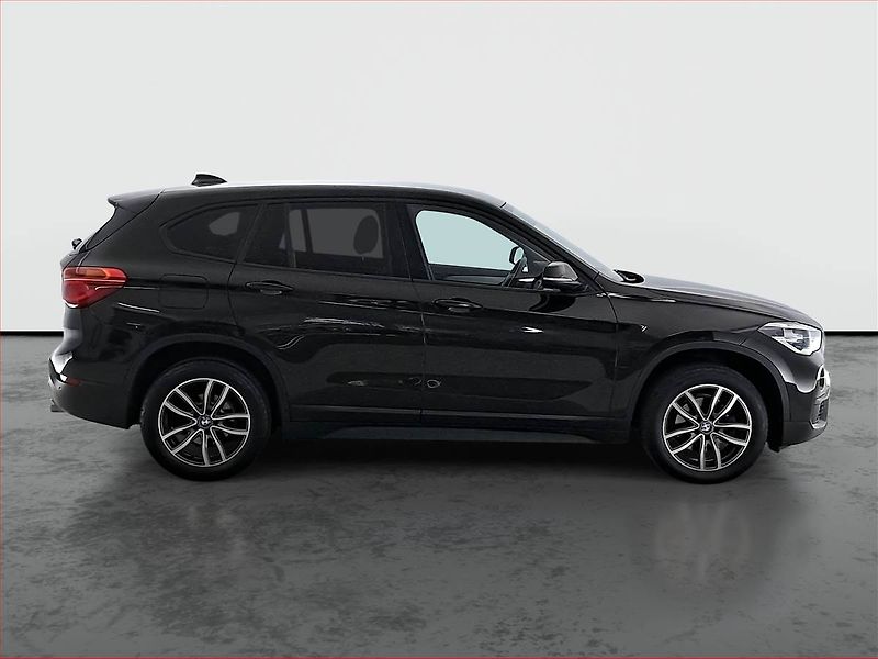 BMW X1 (2018) sDrive18d, Serv.kniha - fotka 6 z 15