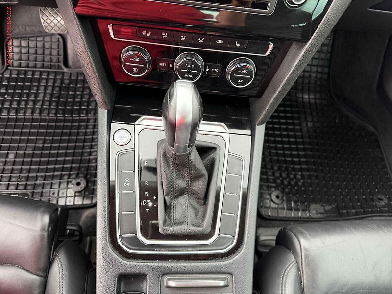 Volkswagen Passat (2014) 2.0TDi, ČR, DSG, bixenon - fotka 15 z 17
