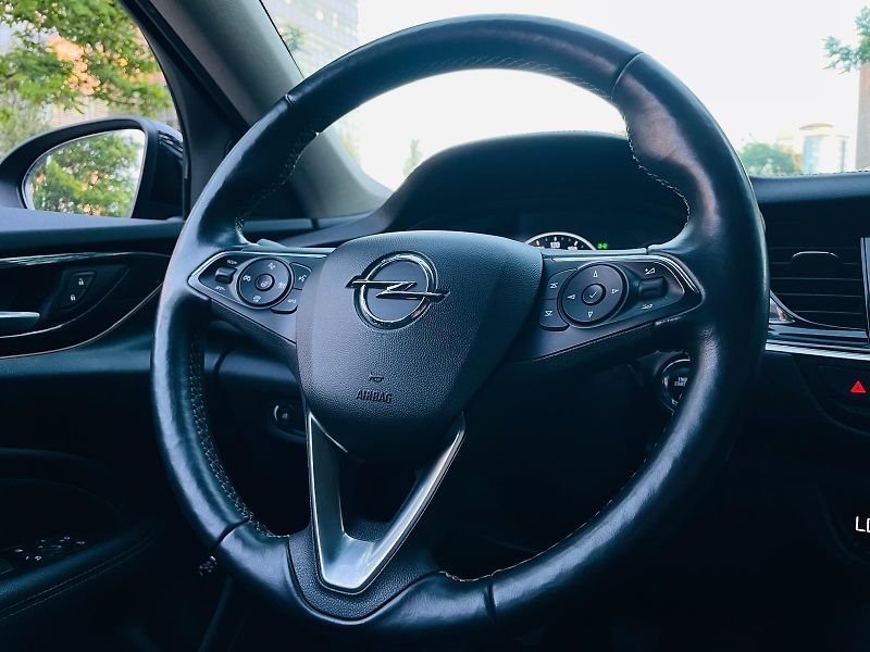 Opel Insignia 2.0CDTi KAMERA VÝHŘEV SERVISKA - fotka 26 z 51