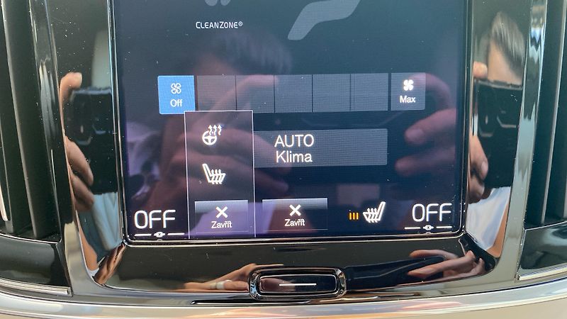 Volvo V90 MOMENTUM PRO, B4 AWD, 145+10 k - fotka 19 z 32