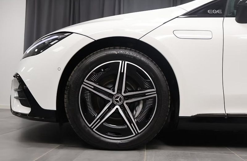 Mercedes-Benz EQE 350 AMG 4M Kamera Tažné BLIS  - fotka 5 z 23