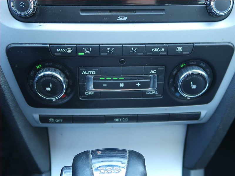 Škoda Octavia (2011) 1.6 TDI, Automat, Serv.kniha - fotka 16 z 17