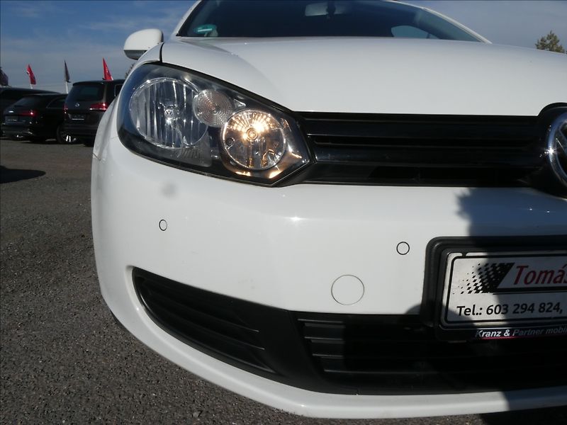 Volkswagen Golf 1,2 TSi 77kW serviska, klima - fotka 5 z 42