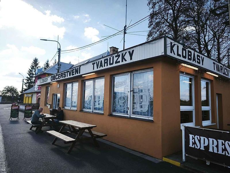 Přiznáme se bez mučení, že tvarůžky nejsou zrovna pro nás jídlem číslo jedna. I proto jsme si dali játra. A ani u nich jsme nelitovali.