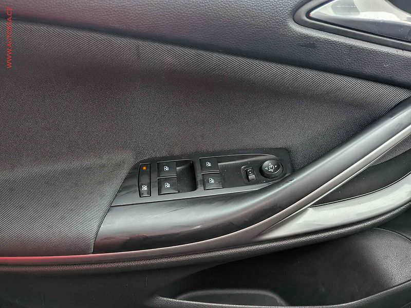 Opel Astra (2020) 1.2 PT +, LED - fotka 12 z 16