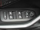 Peugeot 2008 (2018) 1.2PT, AC, park.asist - náhled 11
