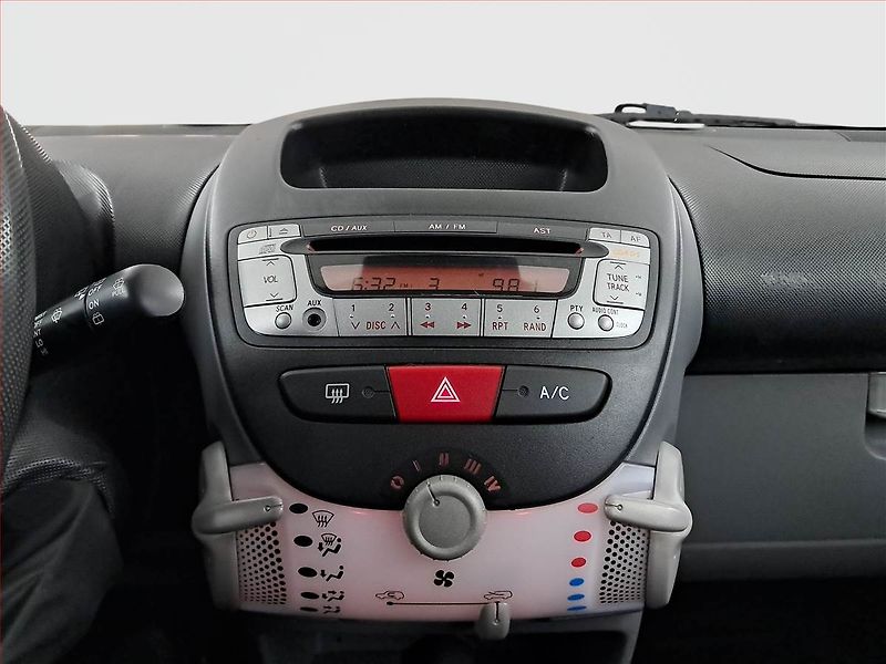 Toyota Aygo (2011) 1.0 VVT-i, po STK, udržované - fotka 12 z 15