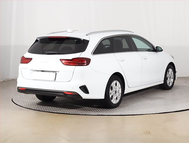 Kia Ceed (2022) Gold 1.6 CRDi MHEV, Serv.kniha - fotka 5 z 20