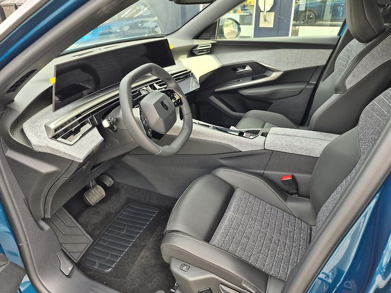 Peugeot 5008 (2026) BUSINESS Hybrid 145 e-DCS6 - fotka 9 z 25