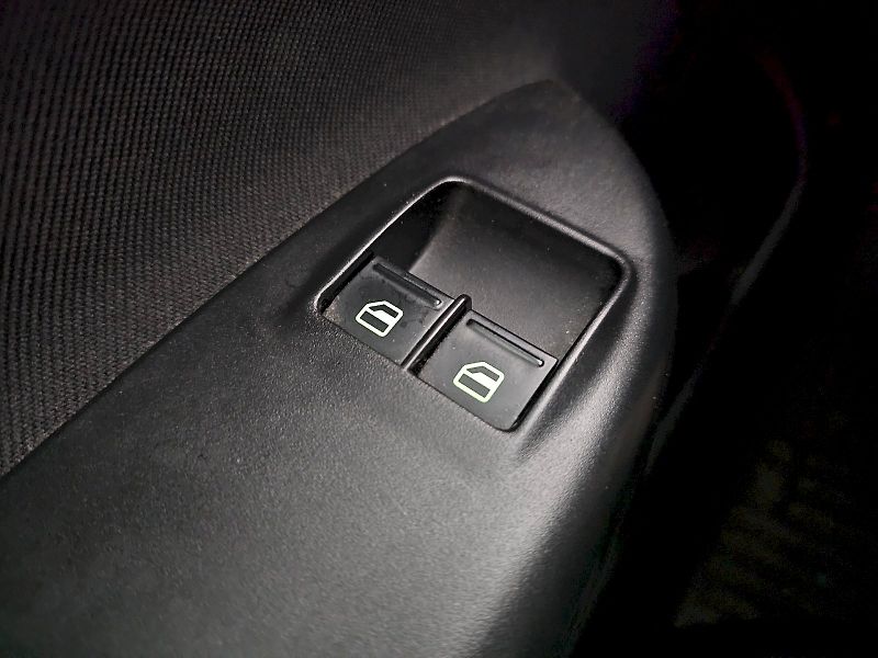 Škoda Octavia (2011) 1.6TDI 77kW Ambiente plus - fotka 14 z 20